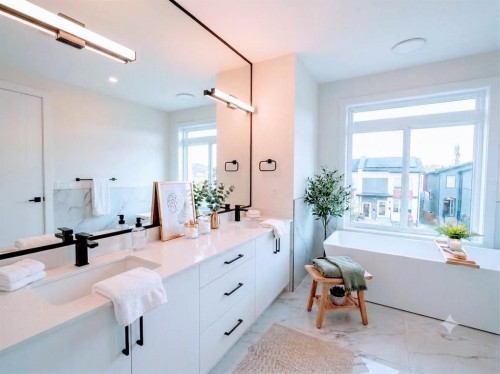 417 37 Avenue Nw, Calgary, AB - Indoor Photo Showing Bathroom