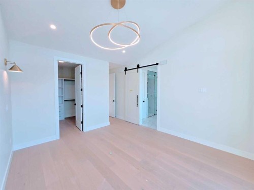 417 37 Avenue Nw, Calgary, AB - Indoor Photo Showing Other Room