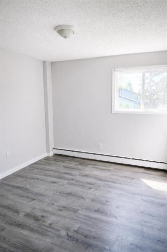 206-101 Big Hill Way Se, Airdrie, AB - Indoor Photo Showing Other Room