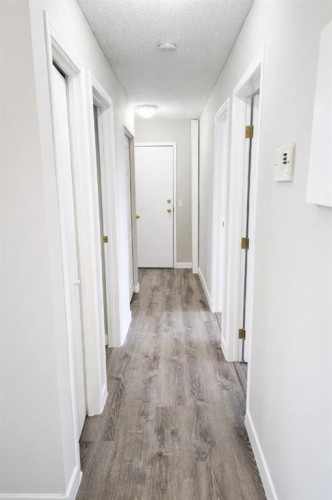 206-101 Big Hill Way Se, Airdrie, AB - Indoor Photo Showing Other Room