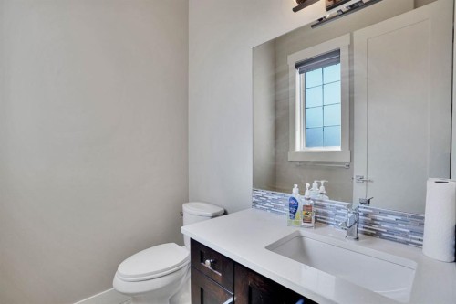 113 Kinniburgh Bay, Chestermere, AB - Indoor Photo Showing Bathroom