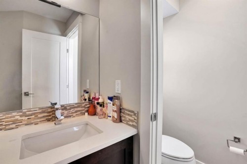 113 Kinniburgh Bay, Chestermere, AB - Indoor Photo Showing Bathroom