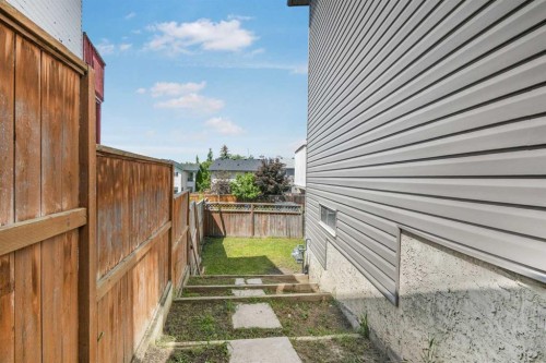 43 Covington Close Ne, Calgary, AB - Outdoor With Exterior