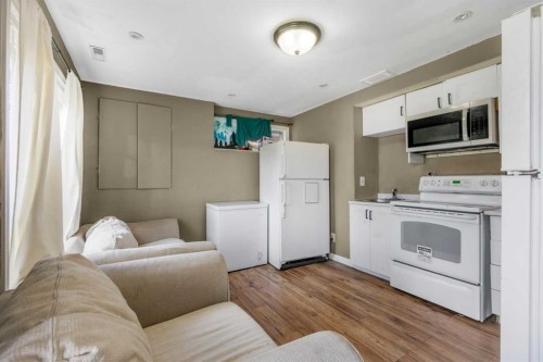 43 Covington Close Ne, Calgary, AB - Indoor Photo Showing Kitchen