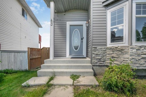 43 Covington Close Ne, Calgary, AB - Outdoor
