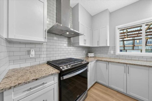 174 Mahogany Heights Se, Calgary, AB - Indoor Photo Showing Kitchen With Upgraded Kitchen