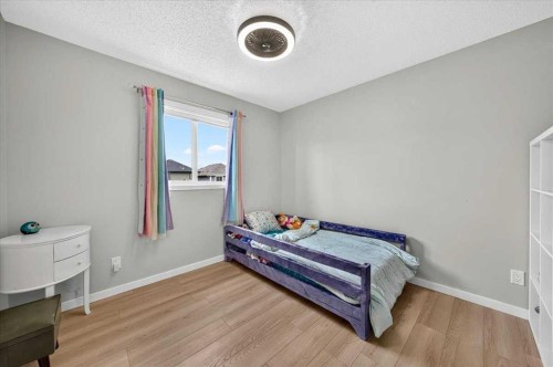 174 Mahogany Heights Se, Calgary, AB - Indoor Photo Showing Bedroom