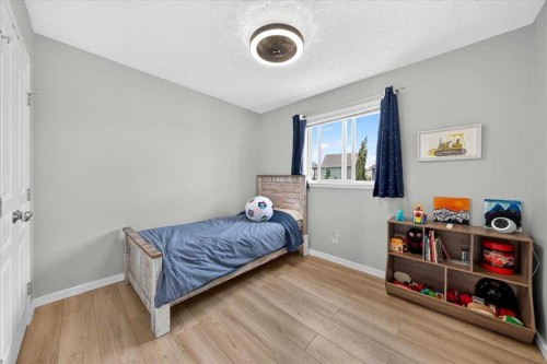 174 Mahogany Heights Se, Calgary, AB - Indoor Photo Showing Bedroom