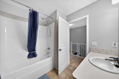 174 Mahogany Heights Se, Calgary, AB - Indoor Photo Showing Bathroom