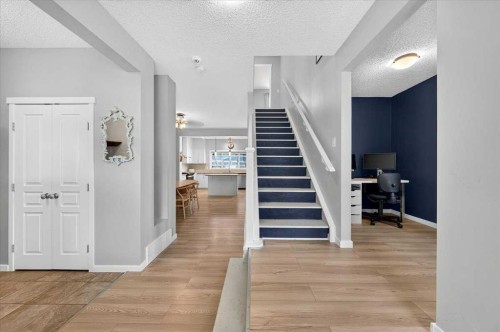 174 Mahogany Heights Se, Calgary, AB - Indoor Photo Showing Other Room