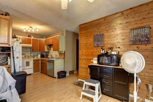 2009 41 Street Se, Calgary, AB - Indoor Photo Showing Kitchen
