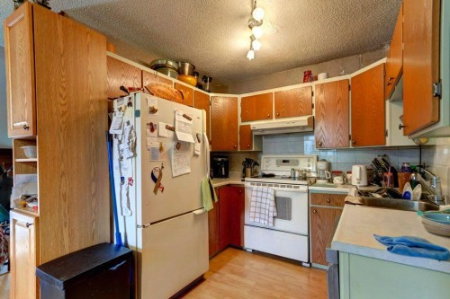 2009 41 Street Se, Calgary, AB - Indoor Photo Showing Kitchen
