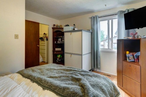 2009 41 Street Se, Calgary, AB - Indoor Photo Showing Bedroom