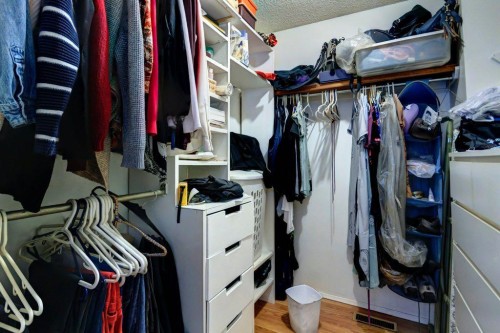2009 41 Street Se, Calgary, AB - Indoor With Storage