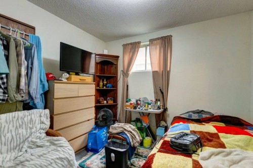 2009 41 Street Se, Calgary, AB - Indoor Photo Showing Bedroom