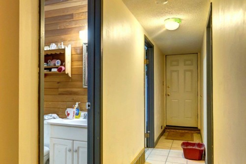 2009 41 Street Se, Calgary, AB - Indoor Photo Showing Other Room