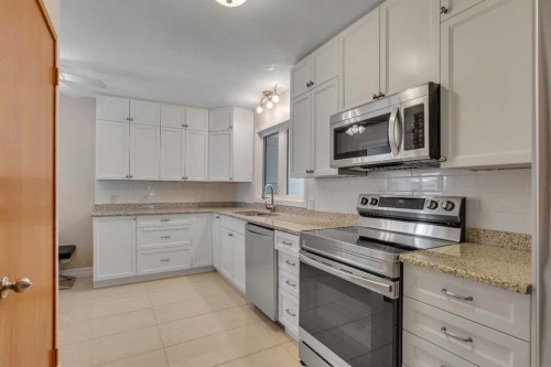 3324 Morley Crescent Nw, Calgary, AB - Indoor Photo Showing Kitchen With Upgraded Kitchen