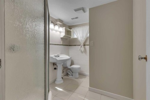 3324 Morley Crescent Nw, Calgary, AB - Indoor Photo Showing Bathroom