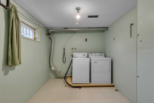 3324 Morley Crescent Nw, Calgary, AB - Indoor Photo Showing Laundry Room