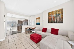 27-605 15 Avenue SW Calgary, AB T2R 0R4