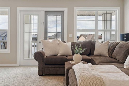 161 Heritage Bay, Cochrane, AB - Indoor Photo Showing Living Room