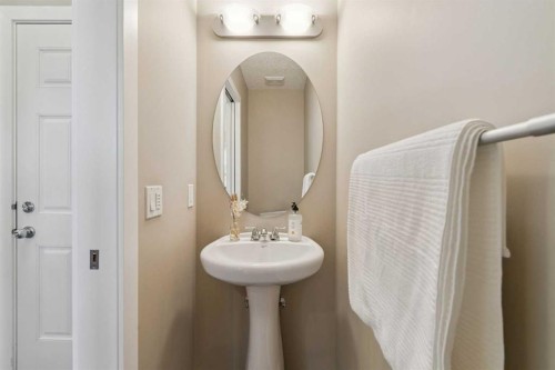 161 Heritage Bay, Cochrane, AB - Indoor Photo Showing Bathroom