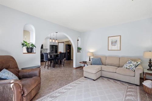 12 Valley Glen Heights Nw, Calgary, AB - Indoor Photo Showing Living Room