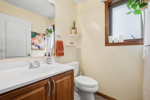 12 Valley Glen Heights Nw, Calgary, AB - Indoor Photo Showing Bathroom