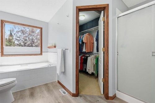 12 Valley Glen Heights Nw, Calgary, AB - Indoor Photo Showing Bathroom
