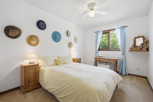 12 Valley Glen Heights Nw, Calgary, AB - Indoor Photo Showing Bedroom