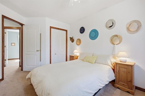 12 Valley Glen Heights Nw, Calgary, AB - Indoor Photo Showing Bedroom
