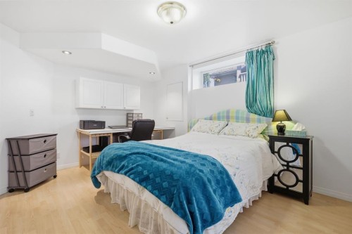 12 Valley Glen Heights Nw, Calgary, AB - Indoor Photo Showing Bedroom