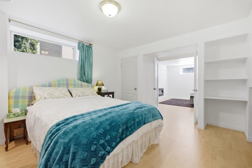 12 Valley Glen Heights Nw, Calgary, AB - Indoor Photo Showing Bedroom