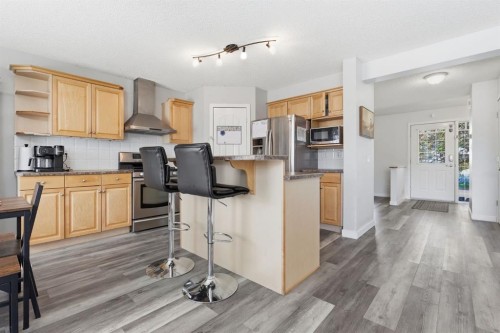 134 Prestwick Landing Se, Calgary, AB - Indoor Photo Showing Kitchen
