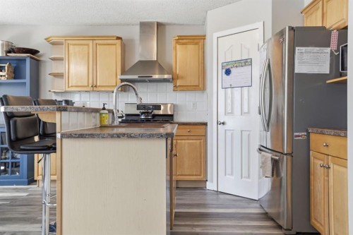 134 Prestwick Landing Se, Calgary, AB - Indoor Photo Showing Kitchen
