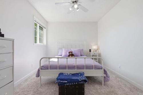 134 Prestwick Landing Se, Calgary, AB - Indoor Photo Showing Bedroom