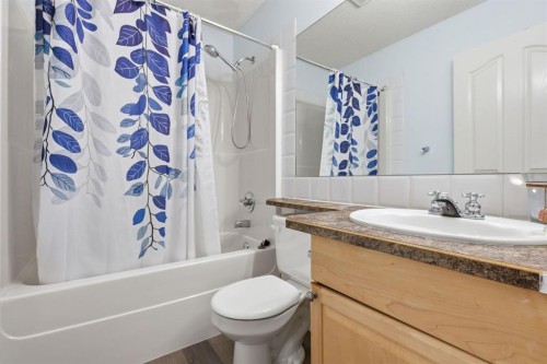 134 Prestwick Landing Se, Calgary, AB - Indoor Photo Showing Bathroom
