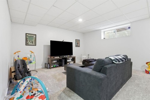 134 Prestwick Landing Se, Calgary, AB - Indoor Photo Showing Other Room