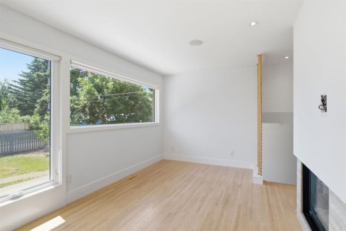 4935 10 Avenue Sw, Calgary, AB - Indoor Photo Showing Other Room