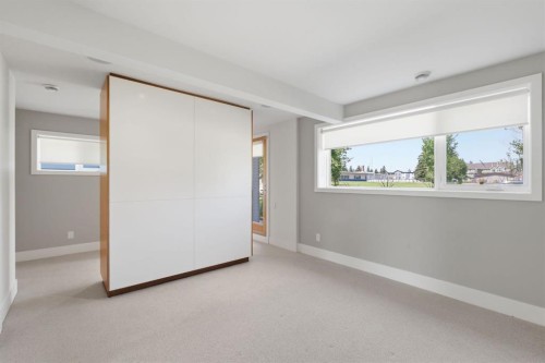 4935 10 Avenue Sw, Calgary, AB - Indoor Photo Showing Other Room
