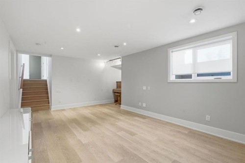 4935 10 Avenue Sw, Calgary, AB - Indoor Photo Showing Other Room