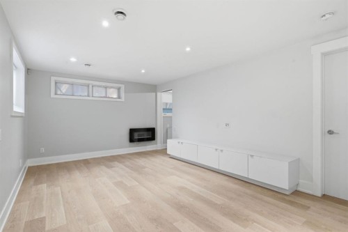 4935 10 Avenue Sw, Calgary, AB - Indoor With Fireplace