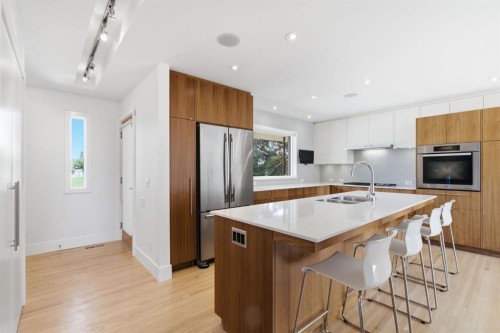 4935 10 Avenue Sw, Calgary, AB - Indoor Photo Showing Kitchen With Double Sink