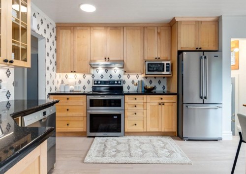 1618 6 Street Nw, Calgary, AB - Indoor Photo Showing Kitchen With Stainless Steel Kitchen