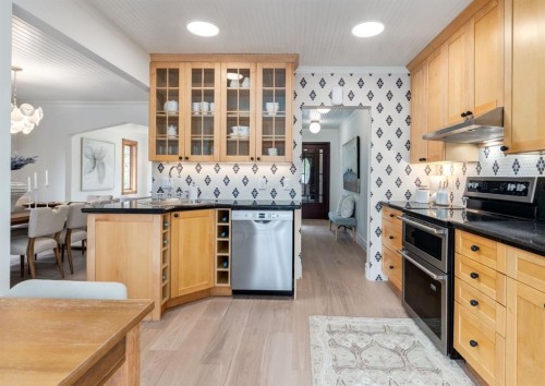 1618 6 Street Nw, Calgary, AB - Indoor Photo Showing Kitchen With Stainless Steel Kitchen