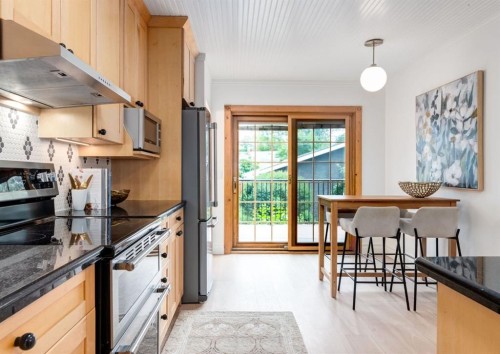 1618 6 Street Nw, Calgary, AB - Indoor Photo Showing Kitchen With Stainless Steel Kitchen With Upgraded Kitchen