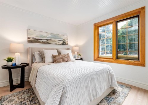 1618 6 Street Nw, Calgary, AB - Indoor Photo Showing Bedroom