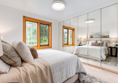 1618 6 Street Nw, Calgary, AB - Indoor Photo Showing Bedroom