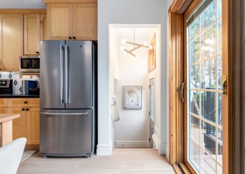1618 6 Street Nw, Calgary, AB - Indoor Photo Showing Kitchen With Stainless Steel Kitchen
