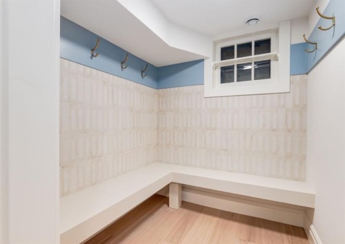 1618 6 Street Nw, Calgary, AB - Indoor Photo Showing Other Room